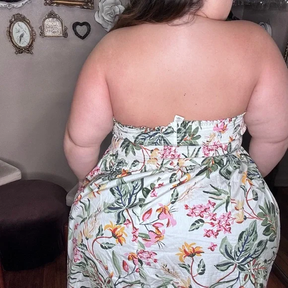 White Cream Strapless Sundress for Casual Resort Wear - Picture 4 of 4